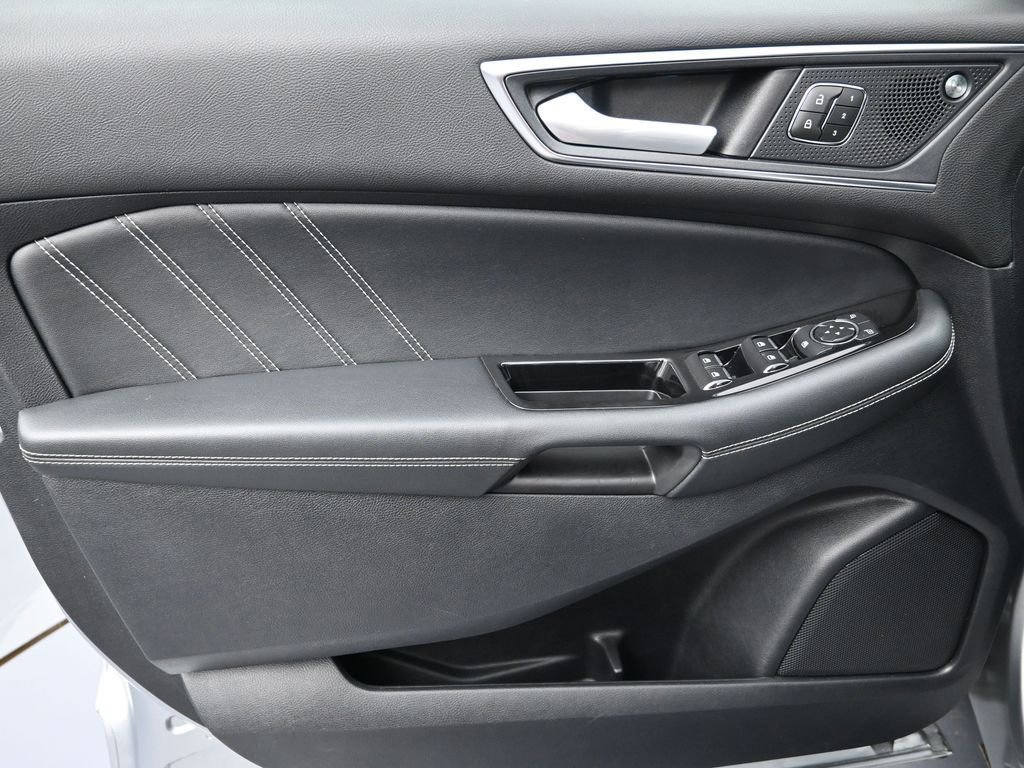 Used 2020 Ford Edge ST image 11