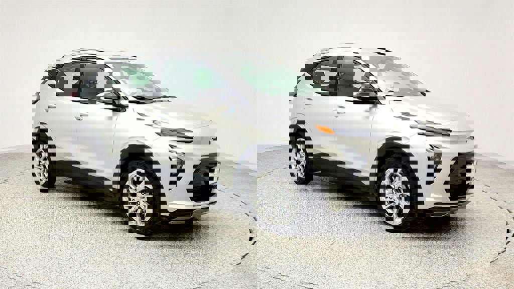 Used 2023 Chevrolet Bolt EUV LT w/ Comfort Package image 3