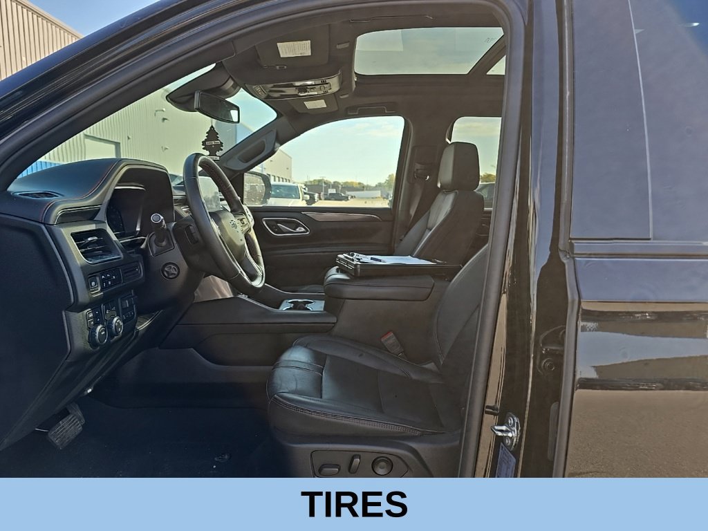 Used 2024 Chevrolet Suburban RST w/ Luxury Package AWD/4WD image 14