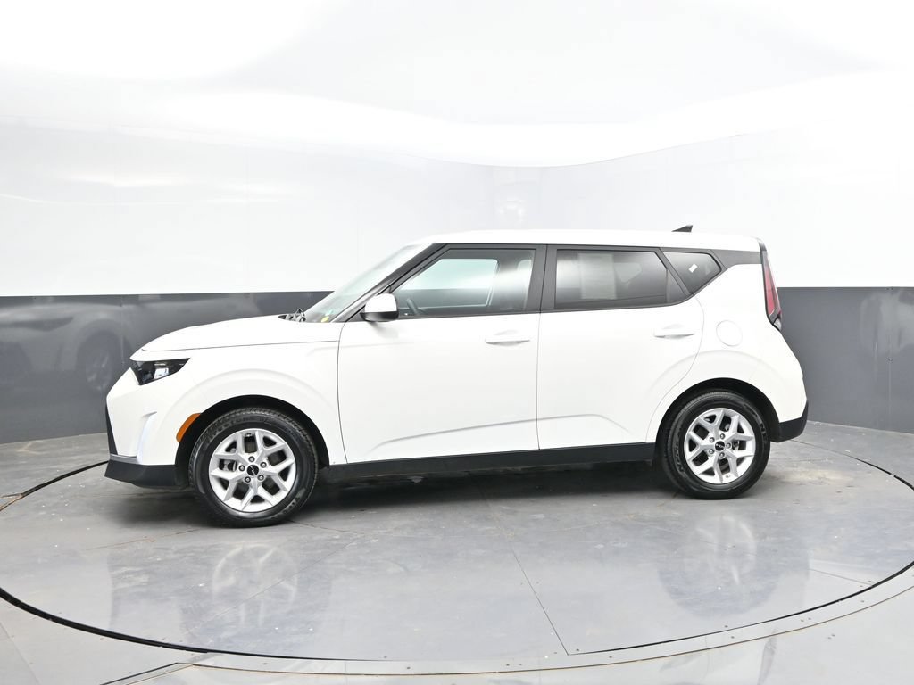 Used 2025 Kia Soul LX w/ LX Technology Package FWD image 4