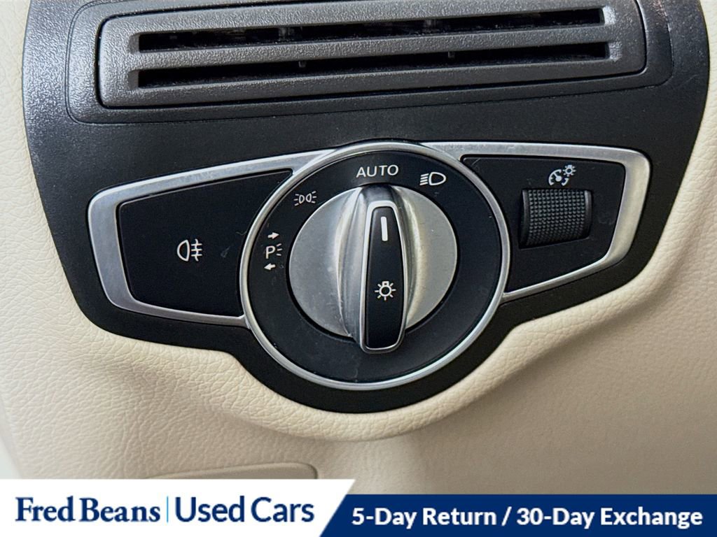 Used 2021 Mercedes-Benz GLC 300 4MATIC image 11