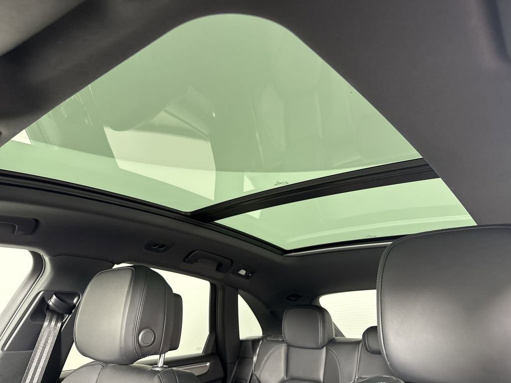 Certified 2025 Porsche Macan image 41