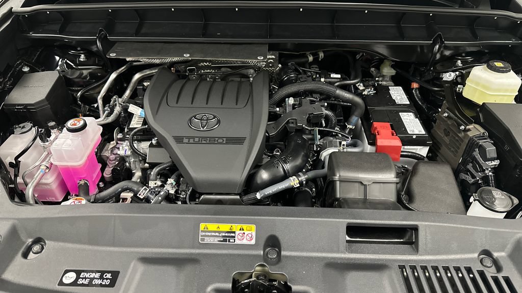 Certified 2024 Toyota Highlander XLE AWD/4WD image 11