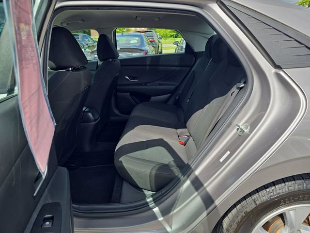Certified 2021 Hyundai Elantra SE FWD image 21