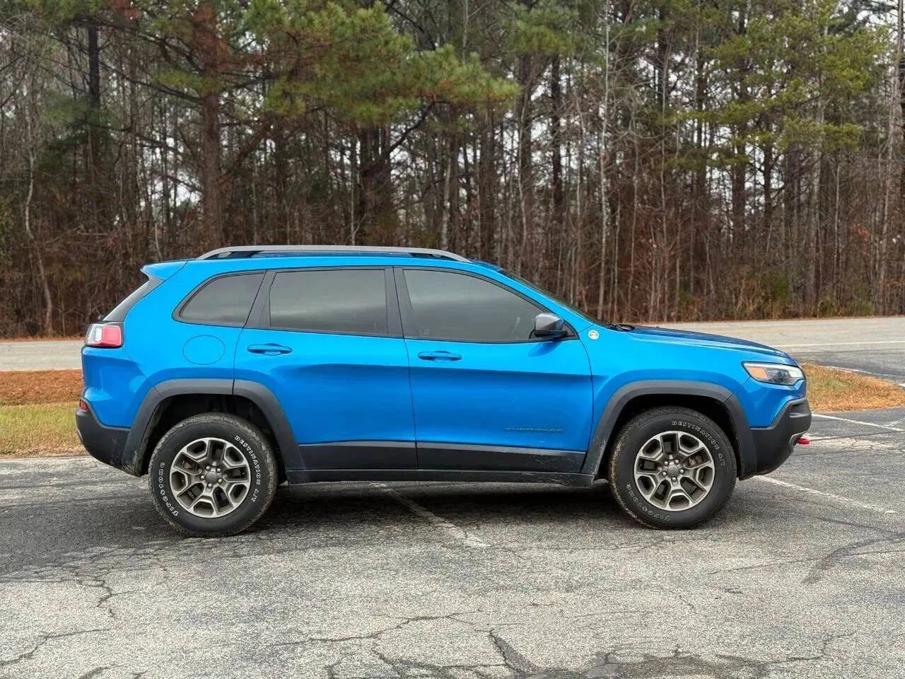 Used 2020 Jeep Cherokee Trailhawk w/ Cold Weather Group image 3
