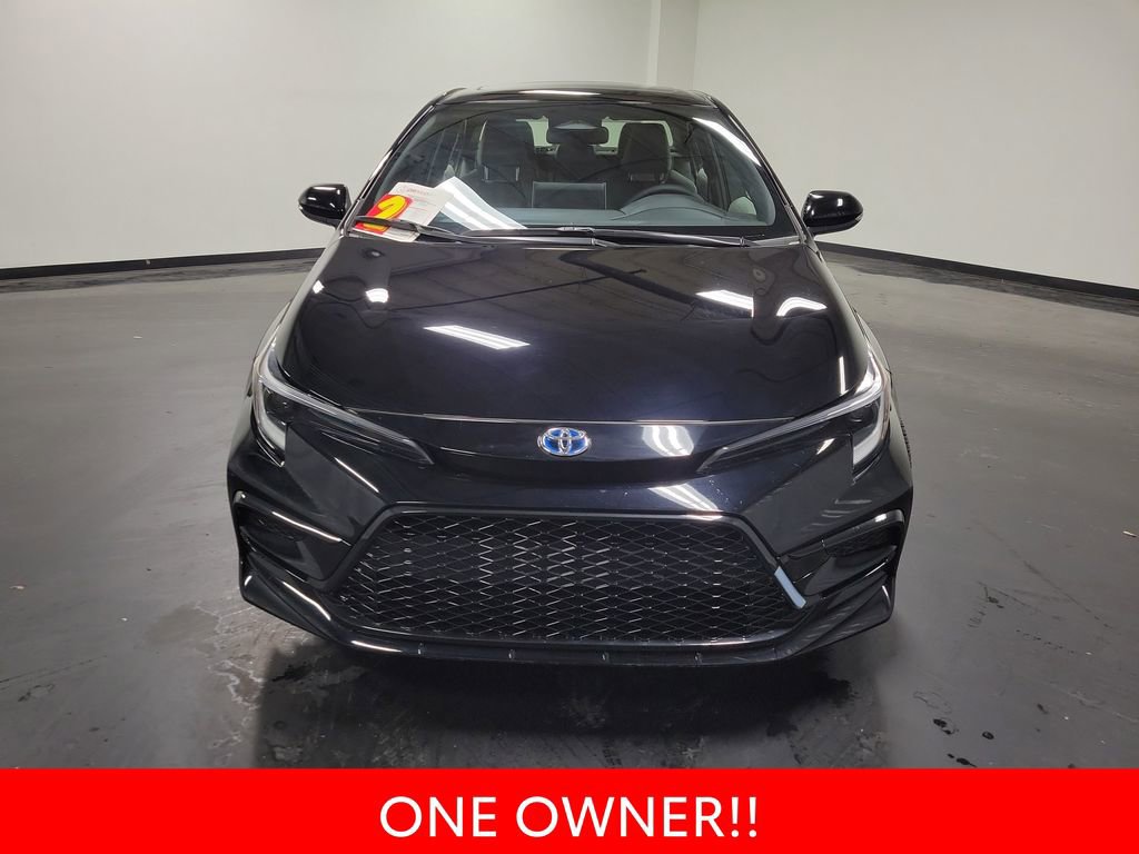 Used 2025 Toyota Corolla SE w/ SE Premium Package image 3