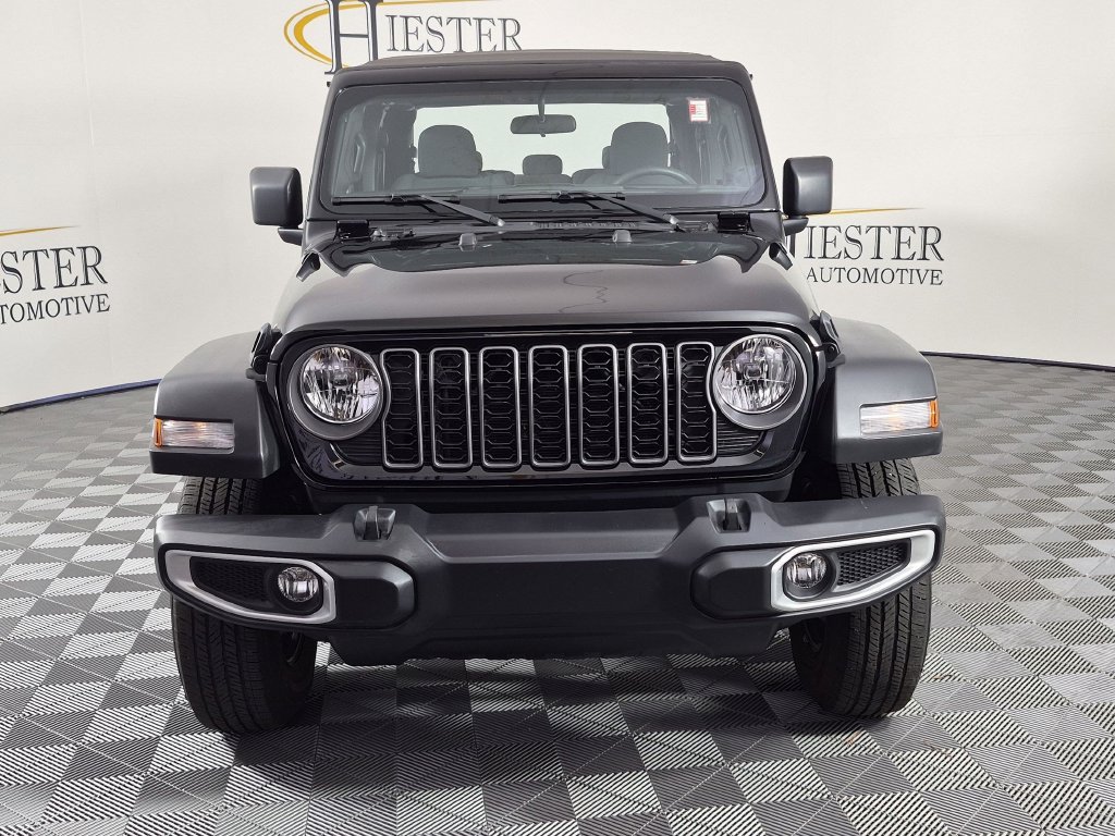 Used 2025 Jeep Gladiator Sport AWD/4WD image 10