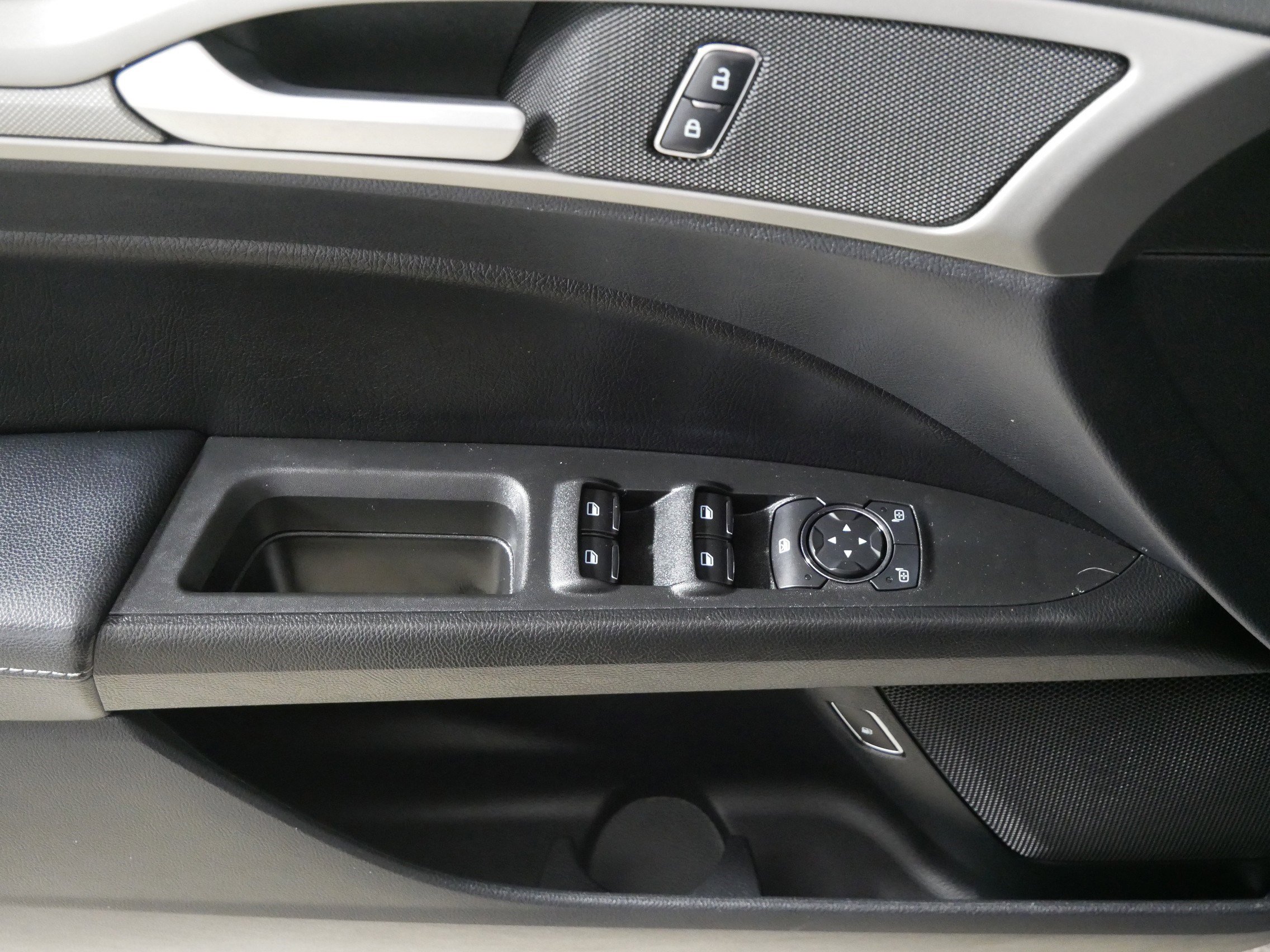 Used 2019 Ford Fusion SE image 19