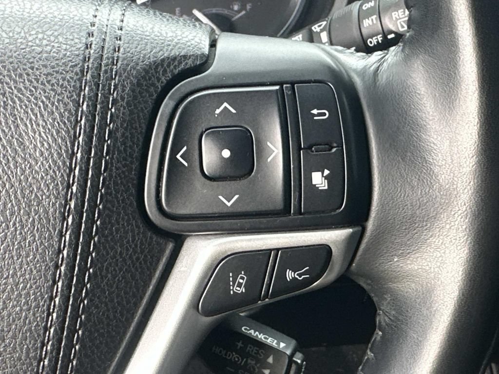 Used 2018 Toyota Highlander XLE AWD/4WD image 21