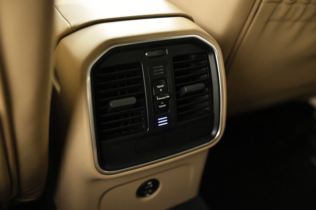 Certified 2026 Porsche Macan AWD/4WD image 28