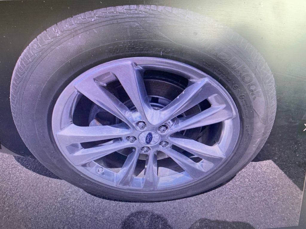 Used 2019 Ford Explorer XLT w/ Equipment Group 202A AWD/4WD image 4