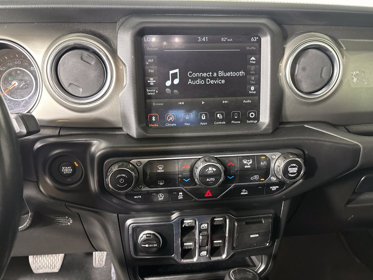 Used 2022 Jeep Wrangler Unlimited Sahara AWD/4WD image 13
