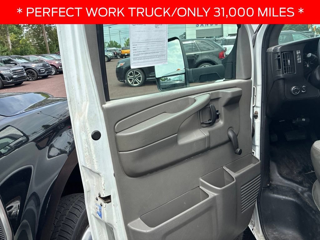 Used 2009 Chevrolet Express 3500 RWD image 12