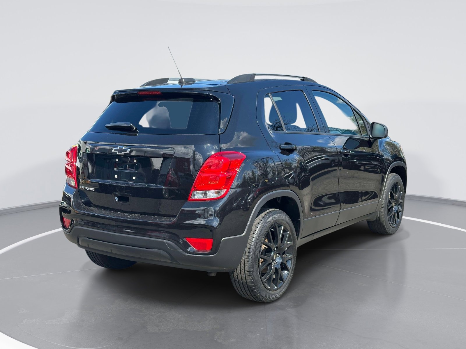 Used 2022 Chevrolet Trax LT w/ Midnight Edition AWD/4WD image 5