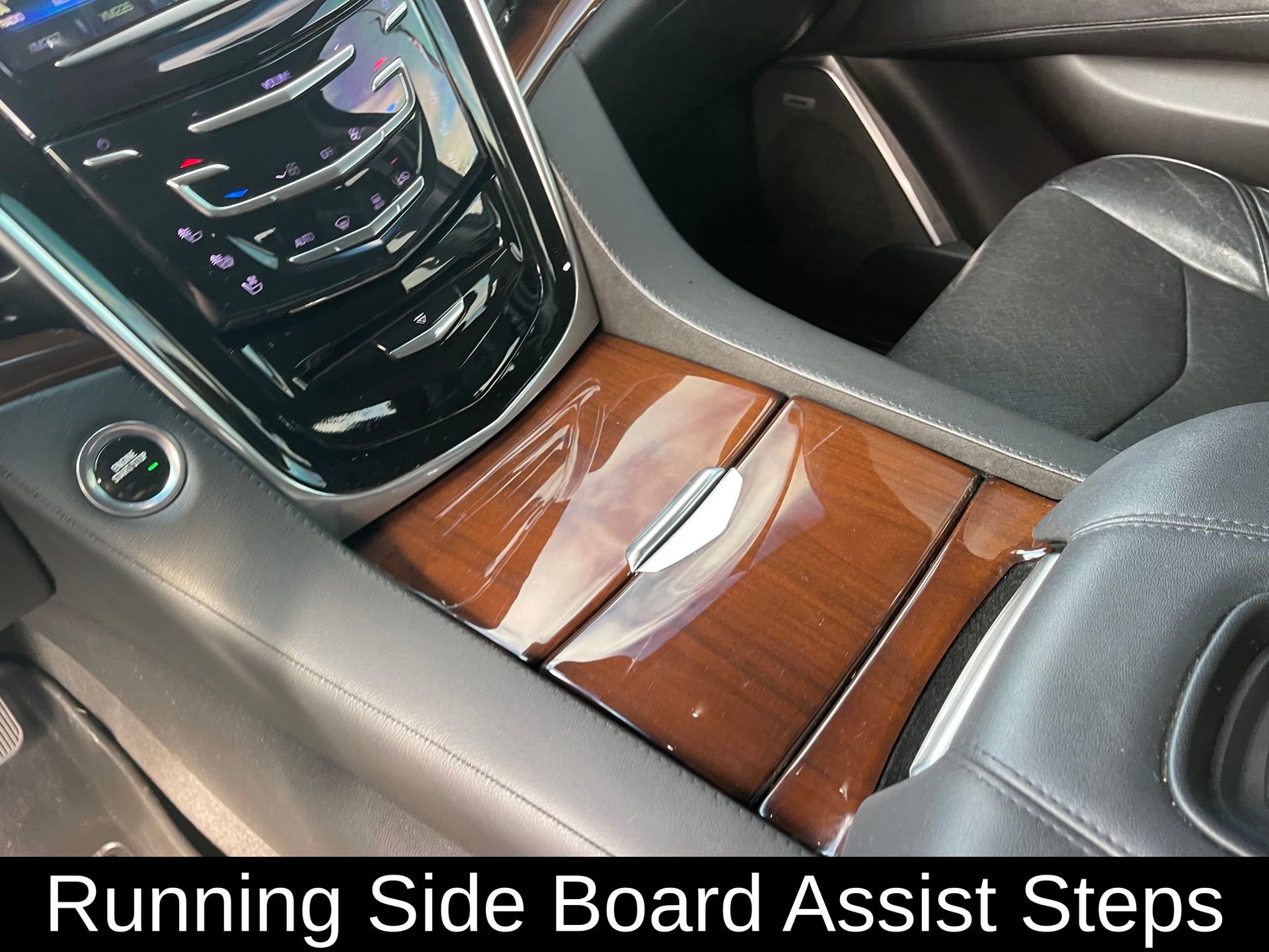 Used 2019 Cadillac Escalade ESV Premium Luxury RWD image 18