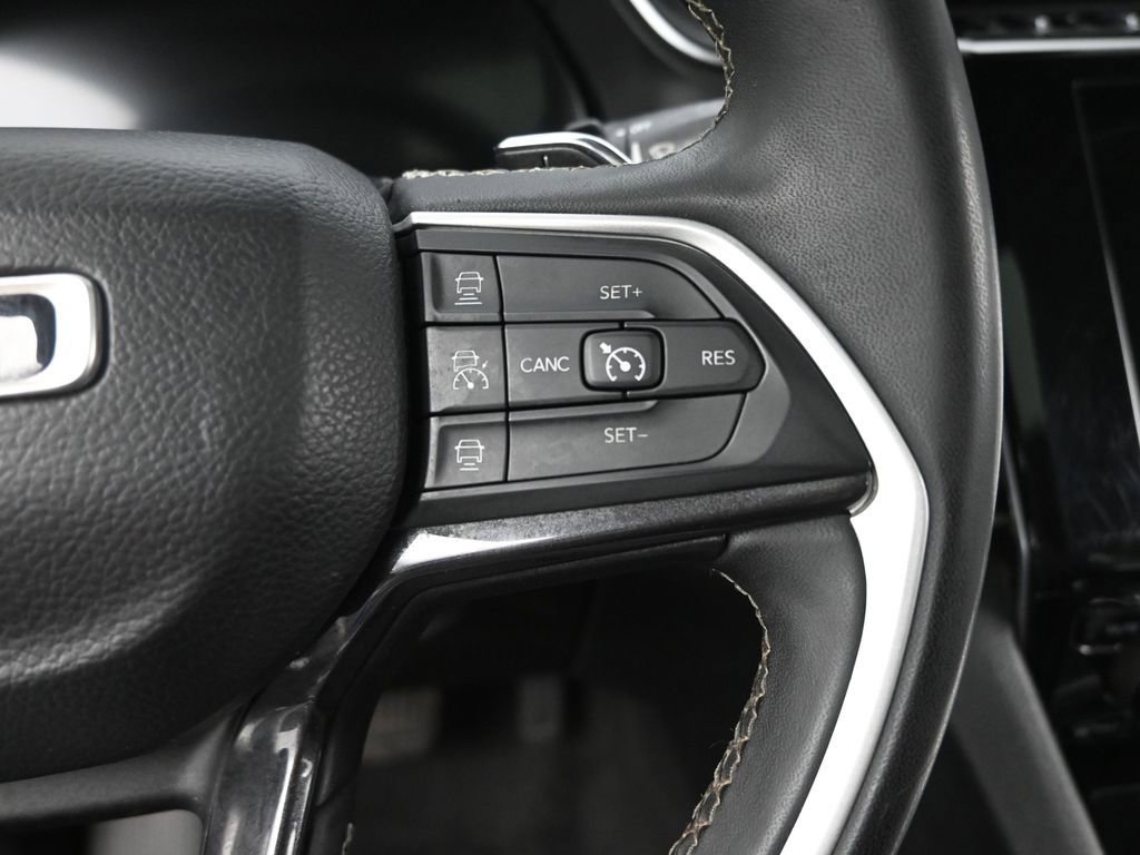 Used 2023 Jeep Grand Cherokee L Laredo image 33