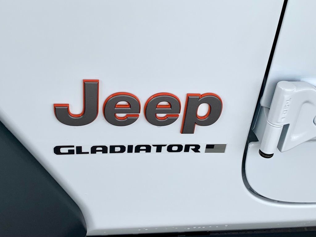 Used 2025 Jeep Gladiator Mojave AWD/4WD image 11