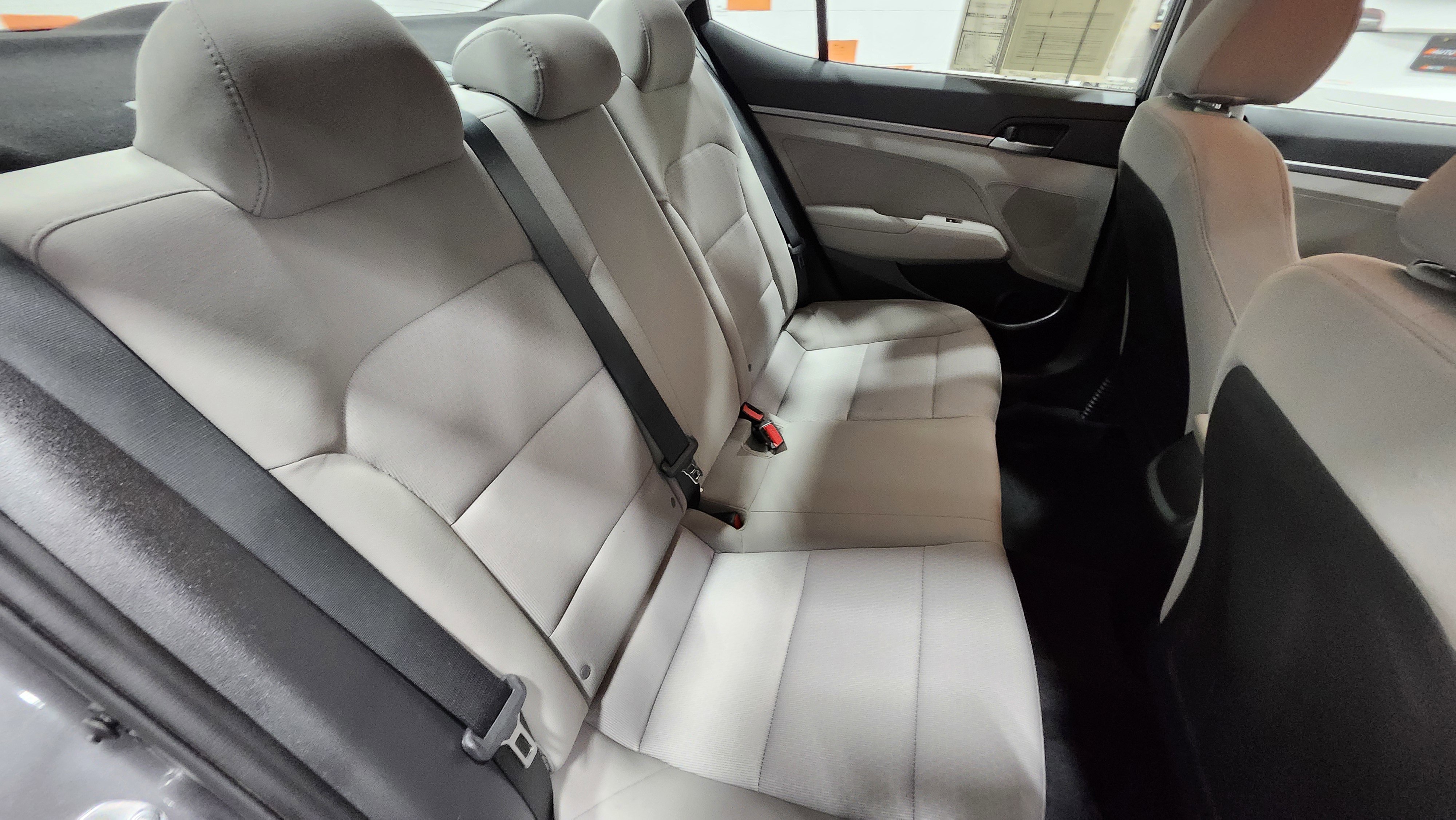 Used 2018 Hyundai Elantra SE image 18