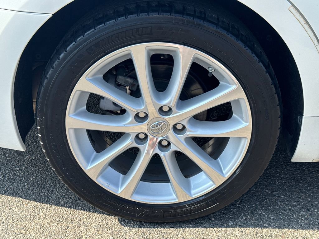 Used 2013 Toyota Avalon Limited image 17