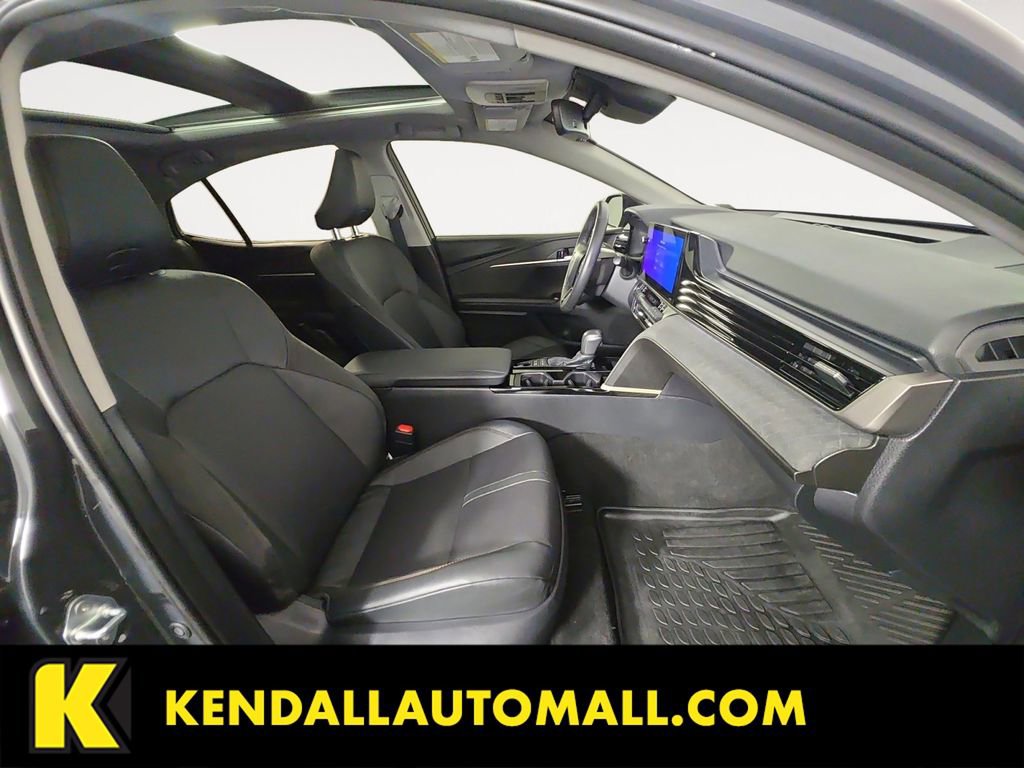 Used 2025 Toyota Camry XLE image 15