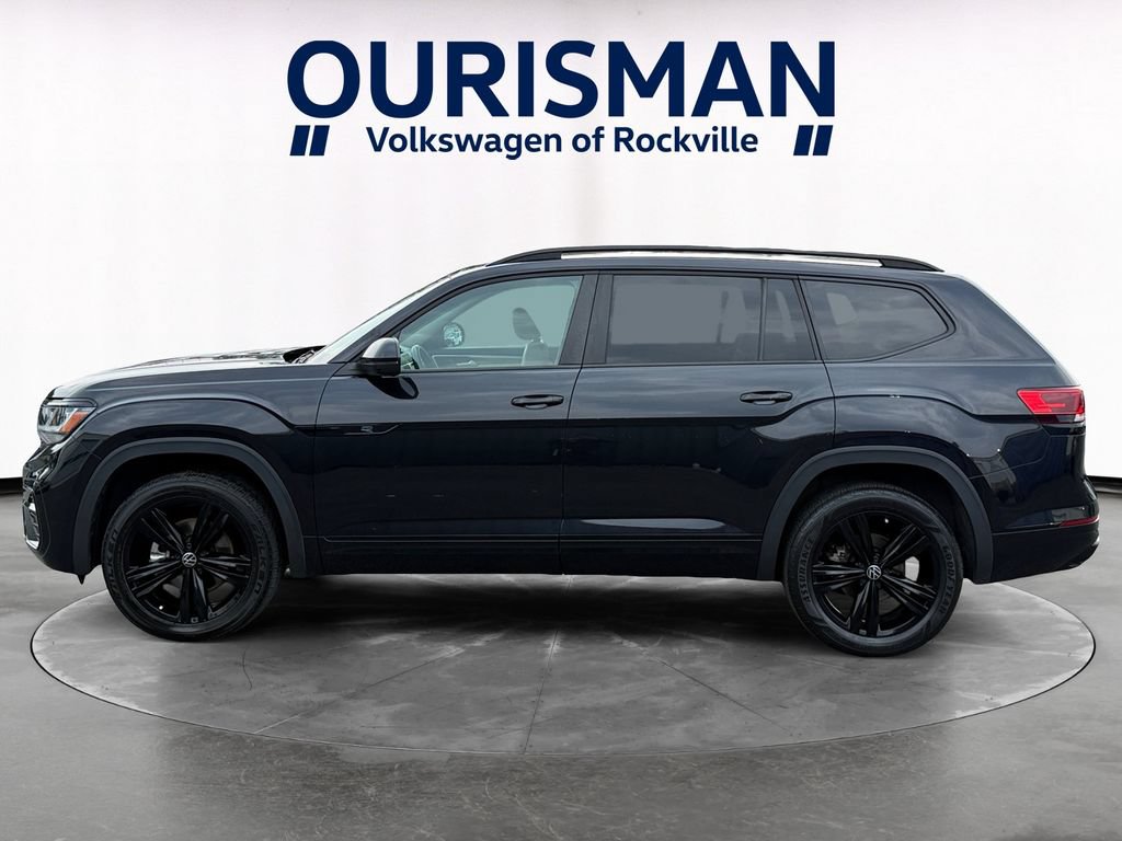 Used 2023 Volkswagen Atlas SEL R-Line AWD/4WD image 3