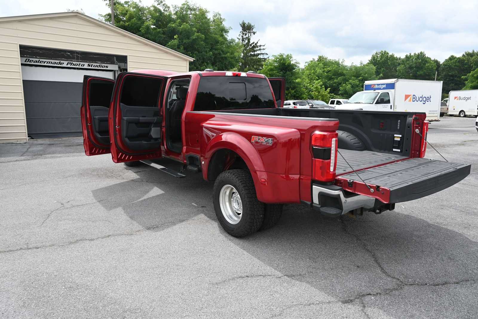Used 2025 Ford F350 Lariat w/ Lariat Ultimate Package AWD/4WD image 35