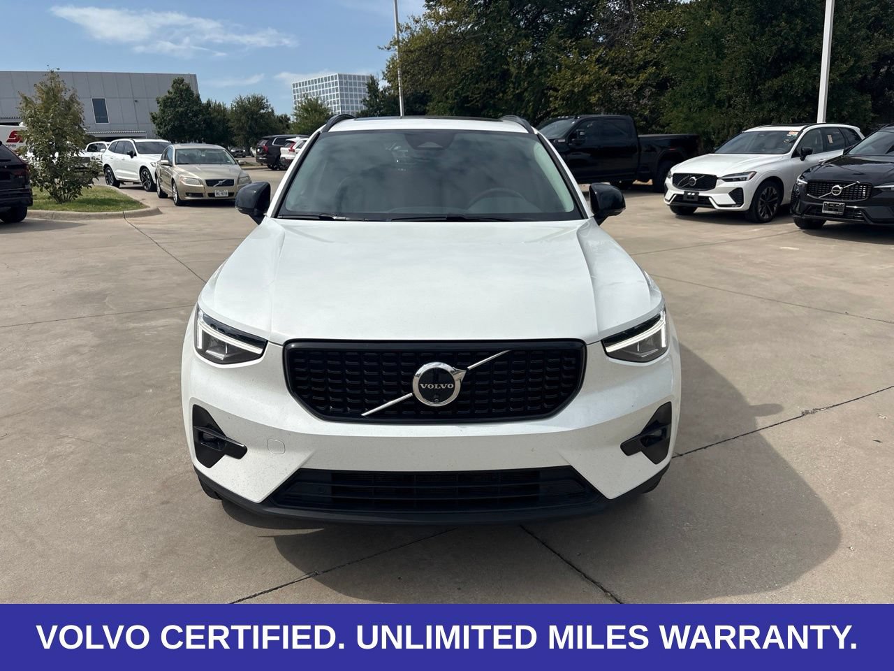 Certified 2025 Volvo XC40 B5 Plus AWD/4WD image 3