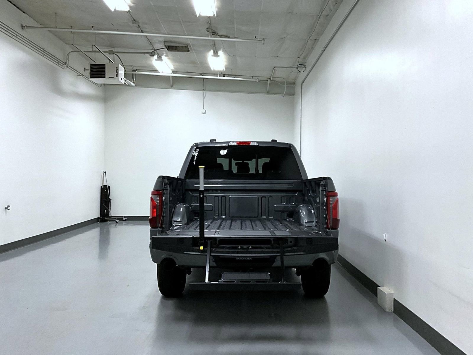 New 2025 Ford F150 XLT w/ Equipment Group 302A MID image 9