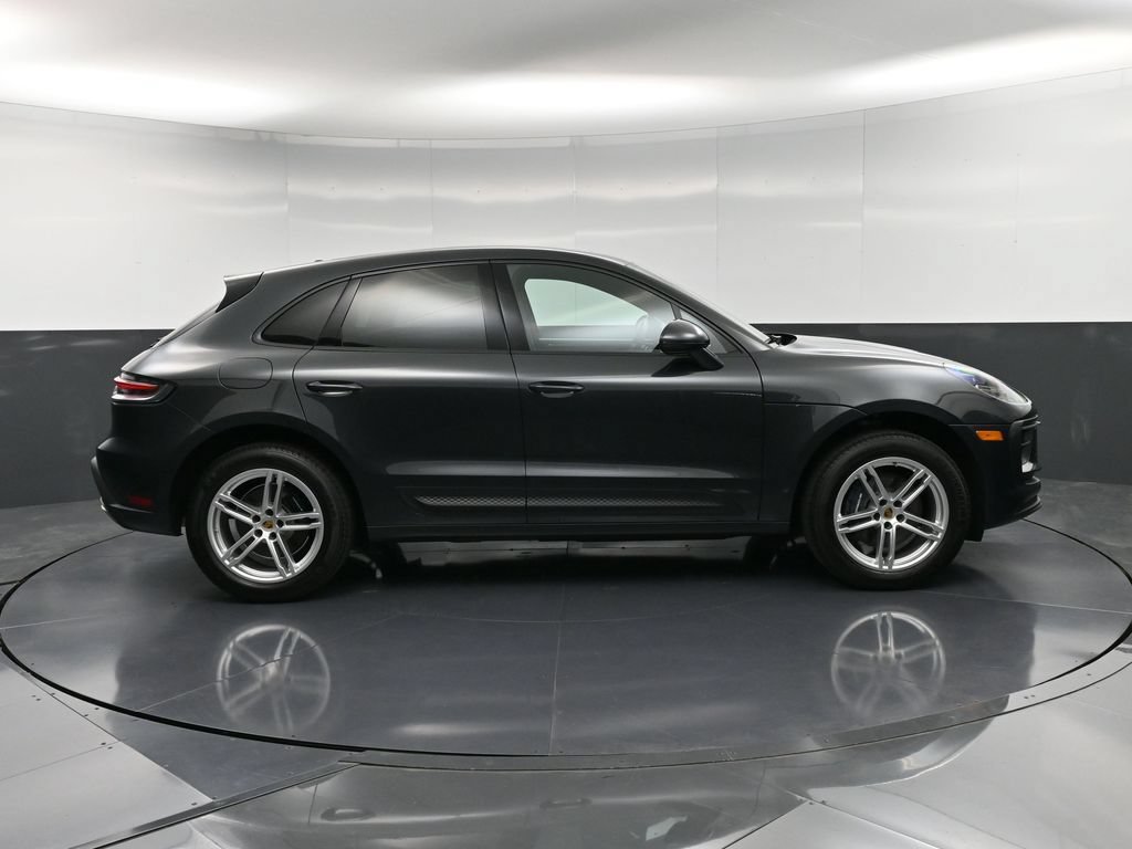 Certified 2025 Porsche Macan AWD/4WD image 9