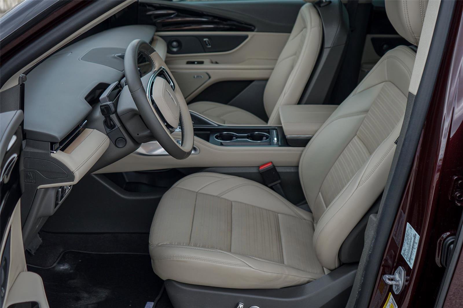 Used 2025 Lincoln Nautilus Reserve image 9