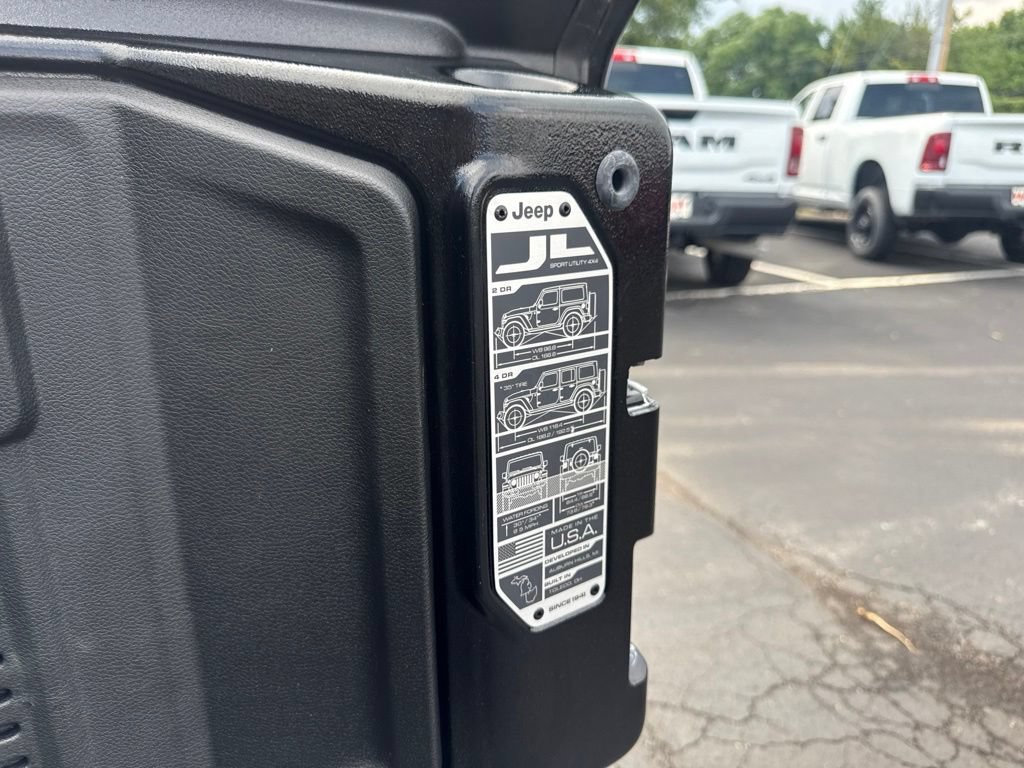 Used 2025 Jeep Wrangler Unlimited Sahara AWD/4WD image 45