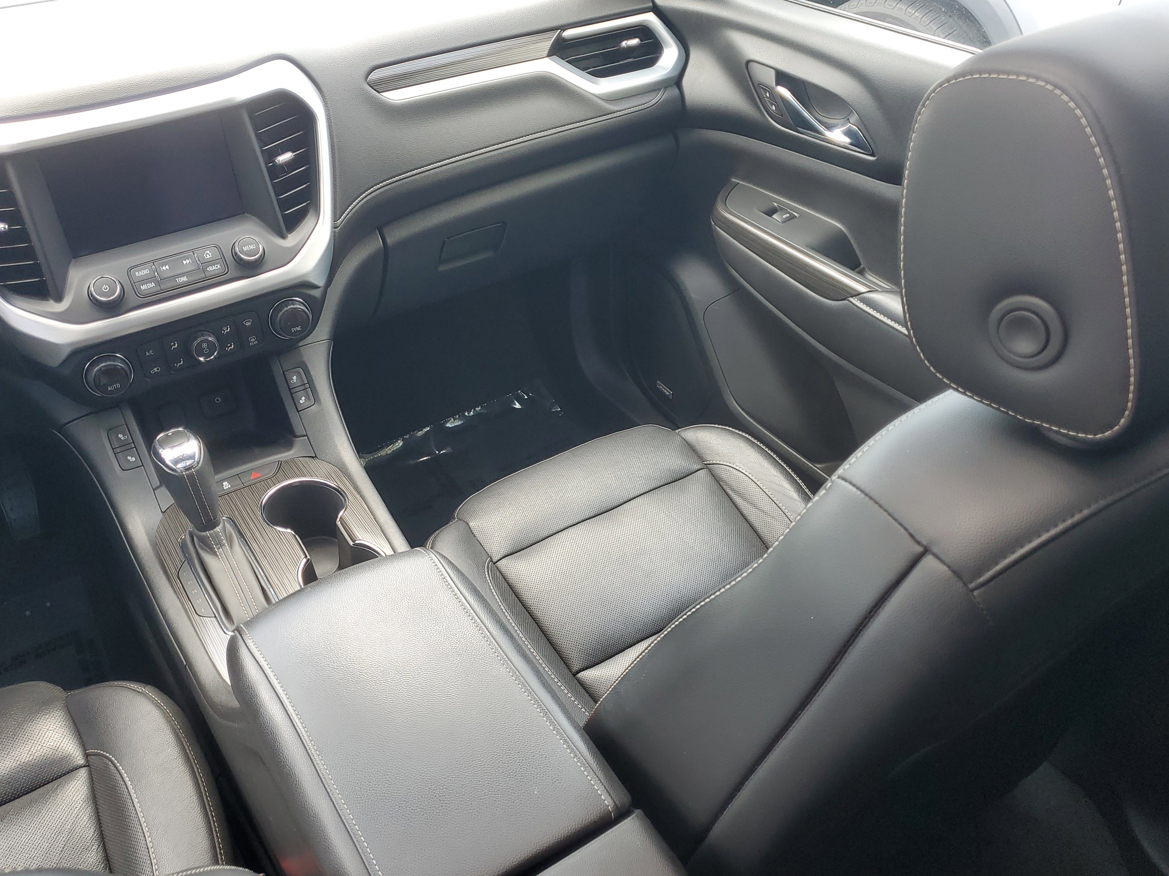 Used 2018 GMC Acadia SLT w/ LPO, Floor Liner Package image 20