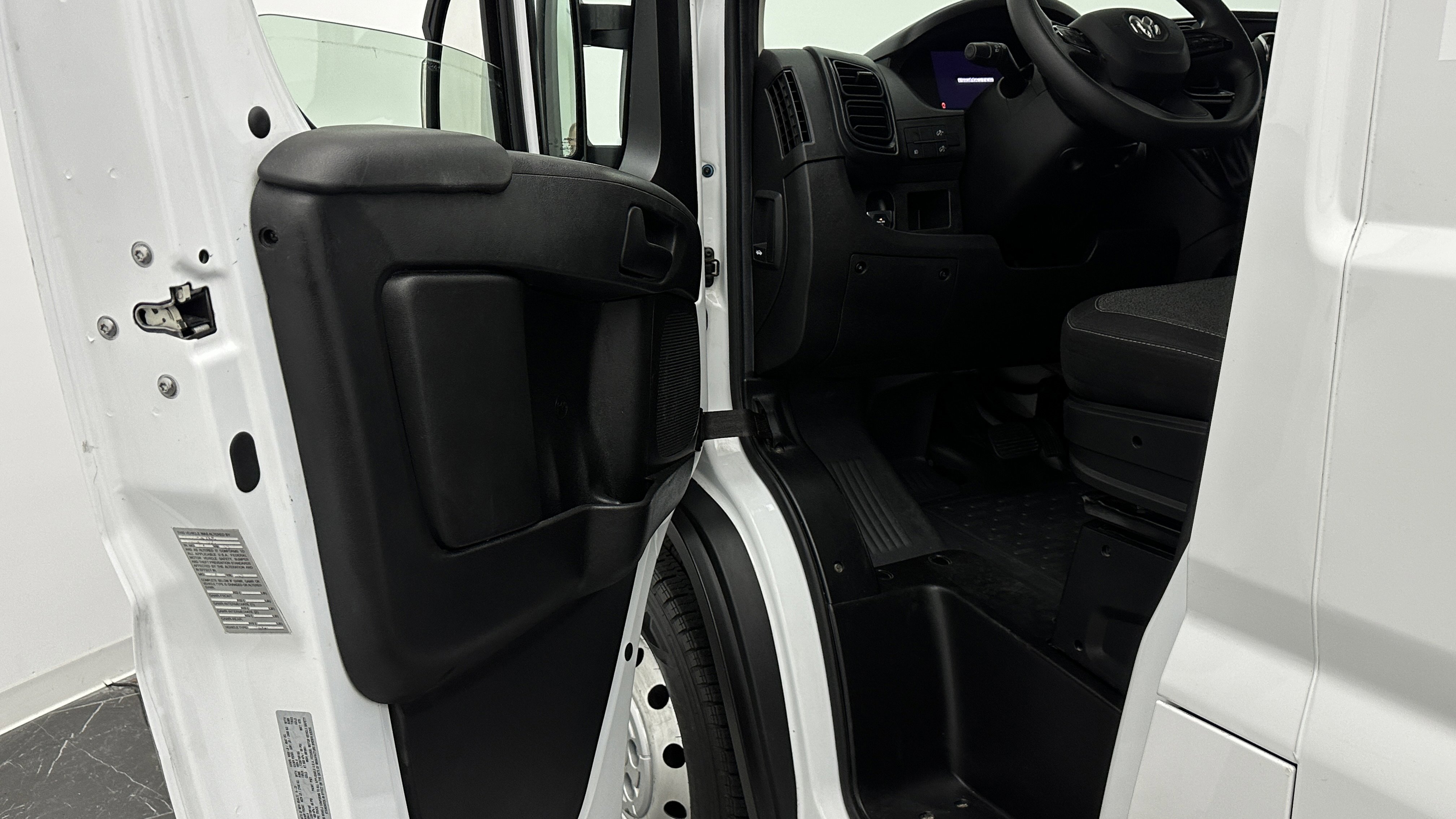 Used 2023 RAM ProMaster 2500 image 19