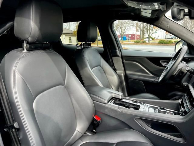 Used 2020 Jaguar F-PACE Premium image 26