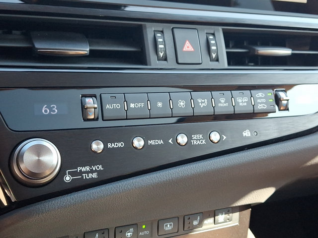 Certified 2025 Lexus ES 300h w/ Technology Package FWD image 17
