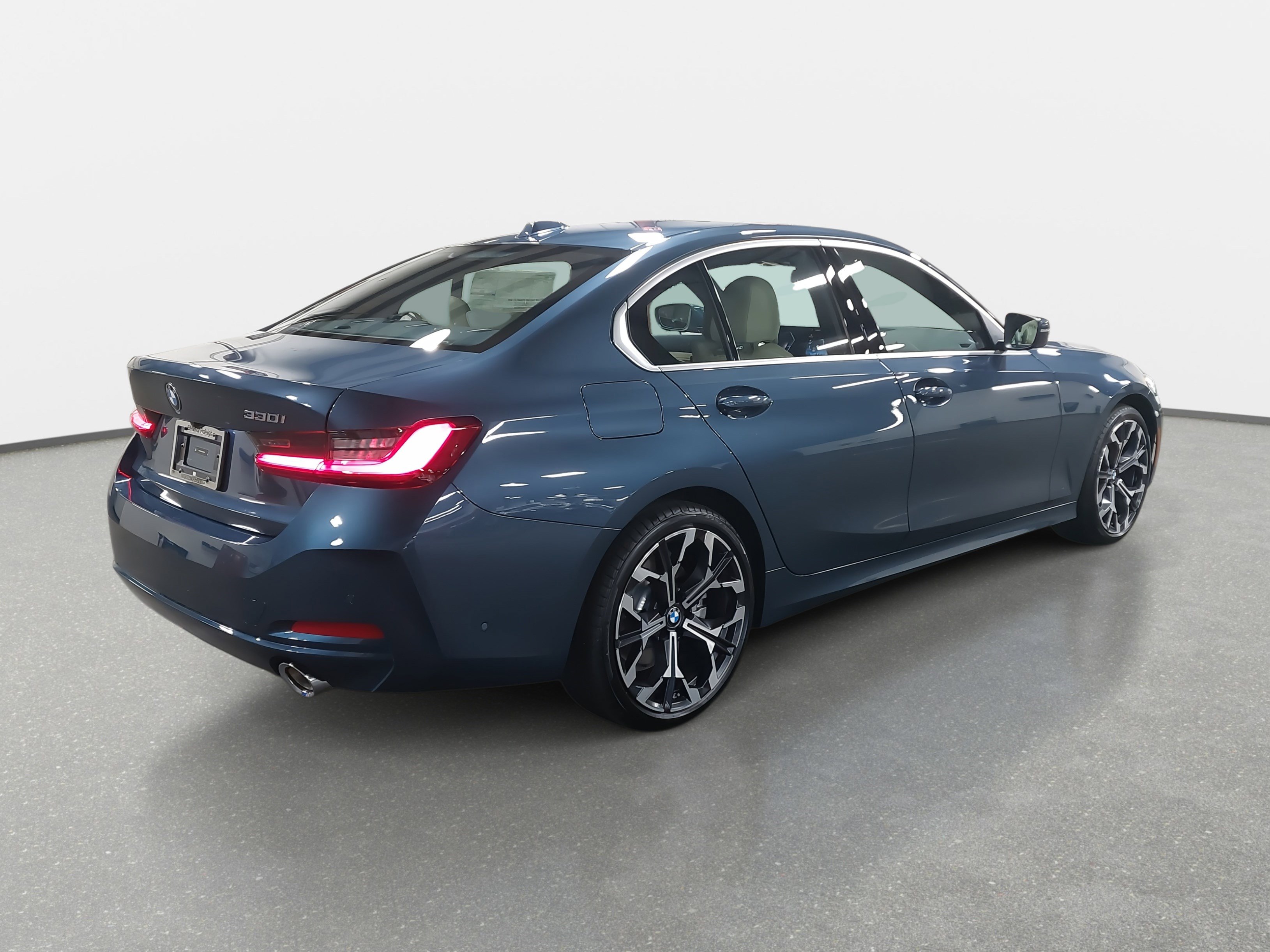 New 2025 BMW 330i Sedan w/ Premium Package image 5