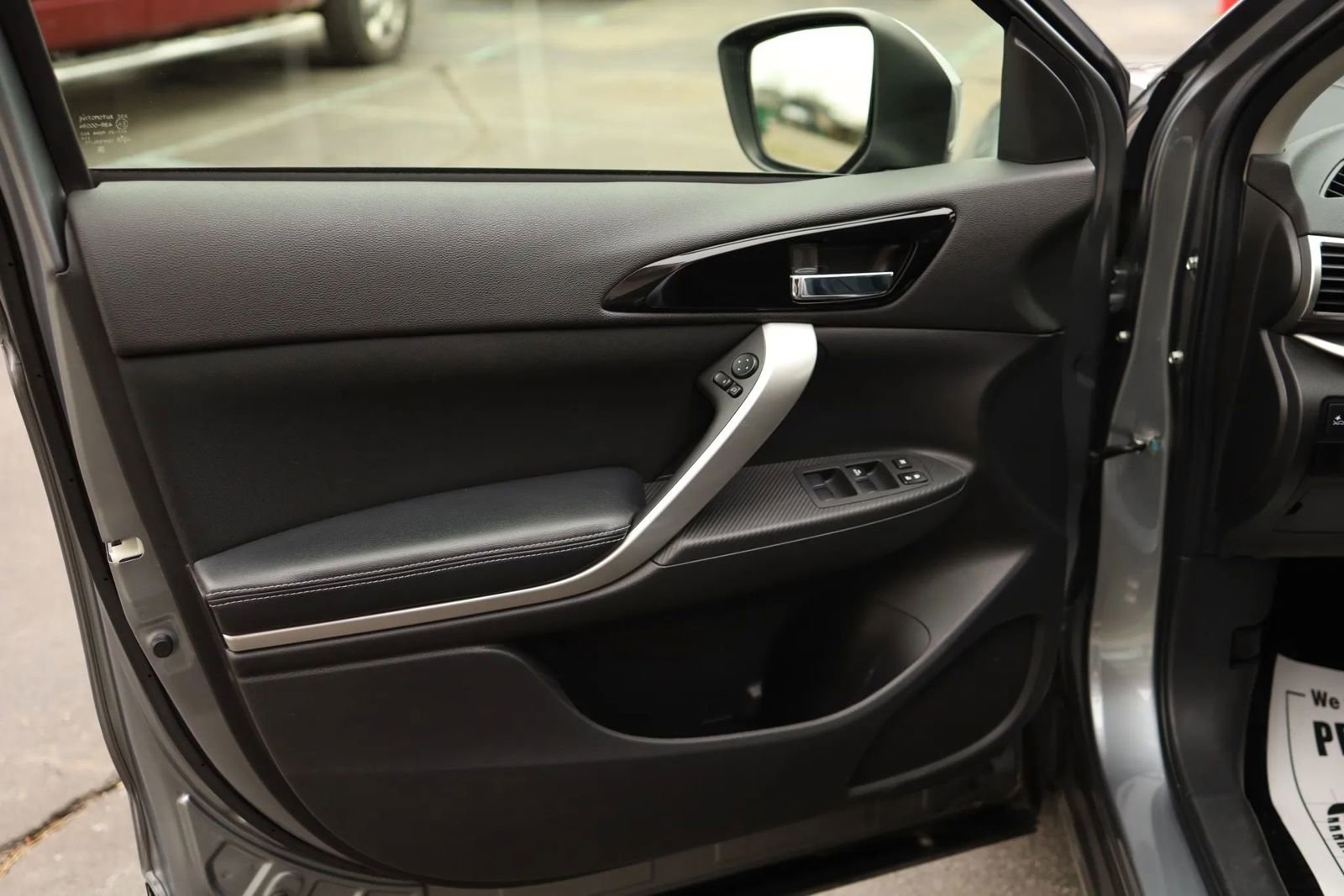 Used 2020 Mitsubishi Eclipse Cross SE image 9