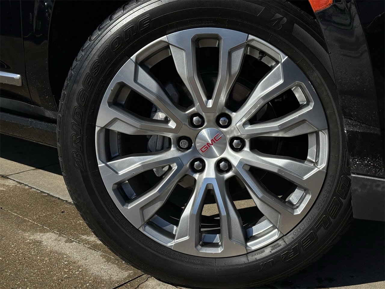 Used 2022 GMC Yukon XL Denali image 9