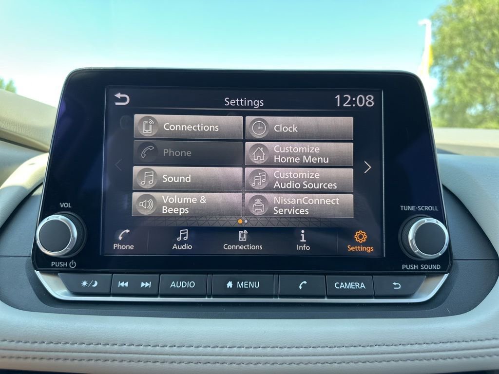 Used 2024 Nissan Rogue SV image 39