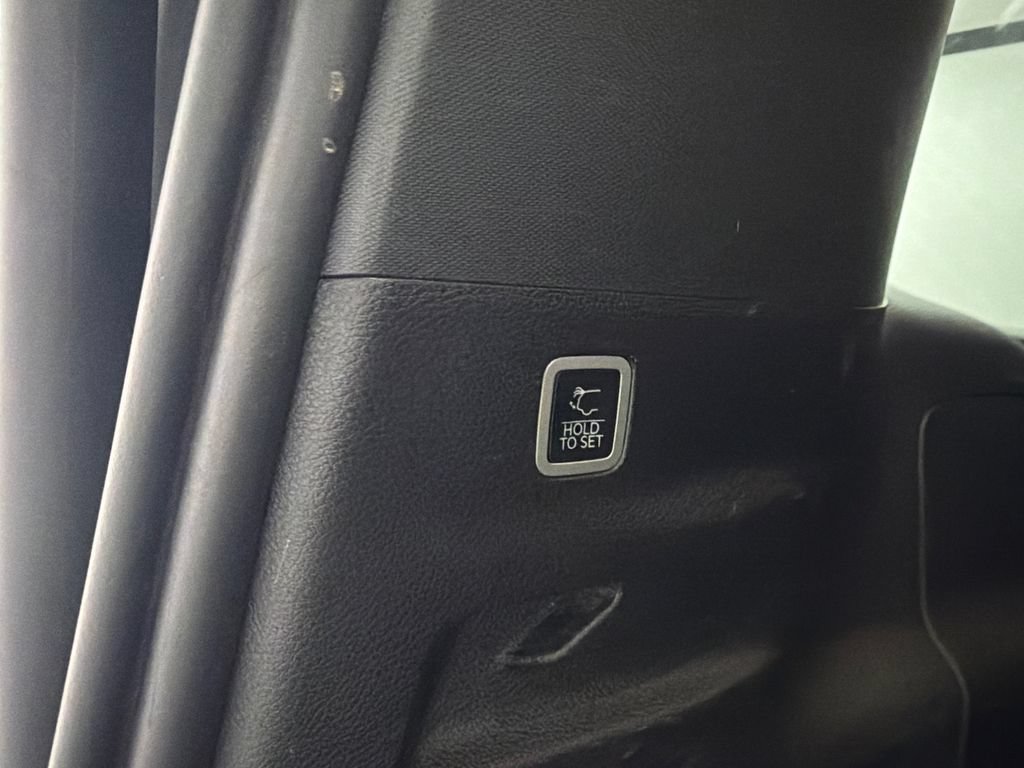Used 2024 Jeep Wagoneer L Series II w/ Flexible Seating Group RWD image 21