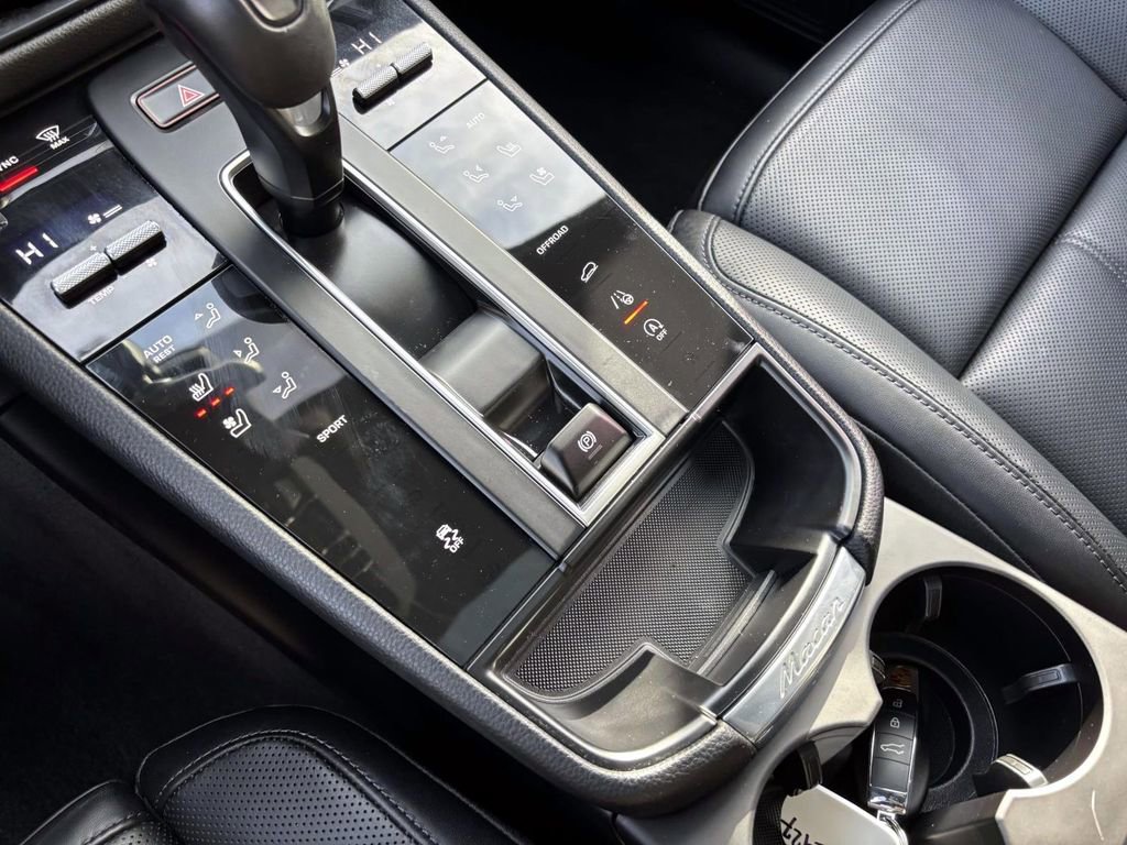 Certified 2024 Porsche Macan image 33
