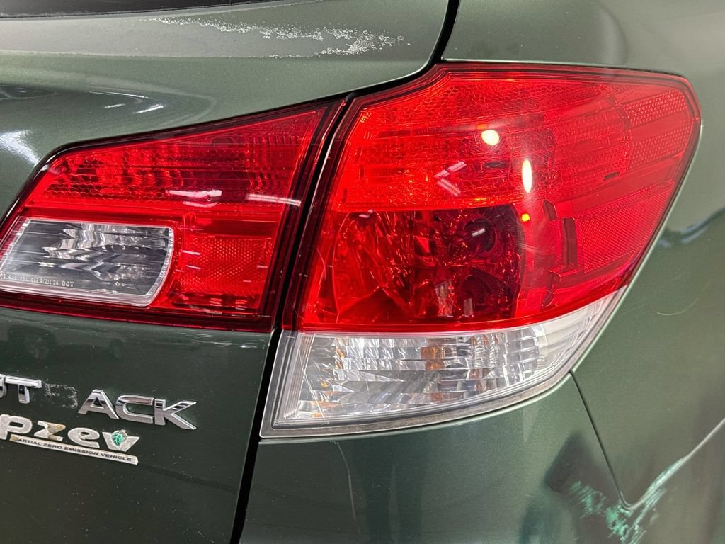 Used 2011 Subaru Outback 2.5i Premium AWD/4WD image 29