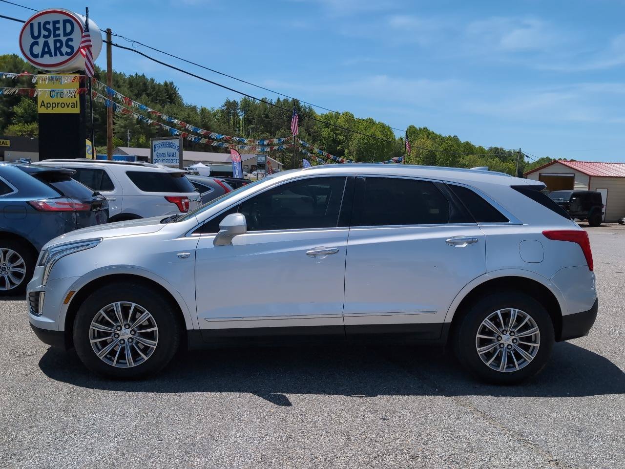 Used 2017 Cadillac XT5 Luxury AWD/4WD image 2