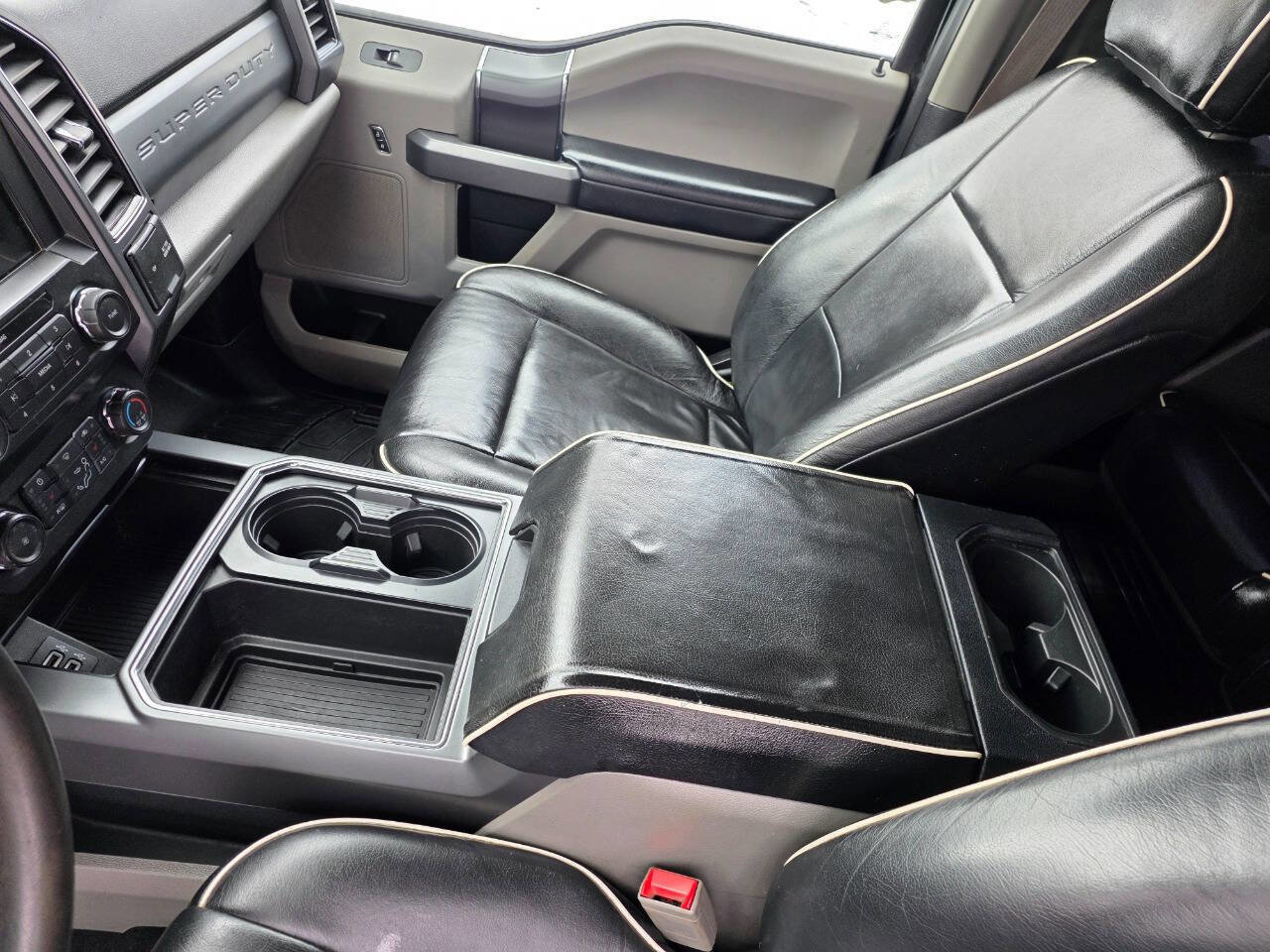 Used 2019 Ford F350 XLT w/ XLT Premium Package image 28