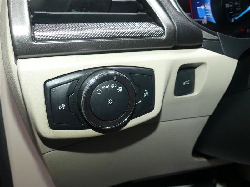 Used 2018 Ford Fusion SE w/ Fusion SE Technology Package FWD image 28
