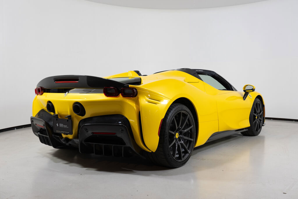 Used 2023 Ferrari SF90 Spider image 10