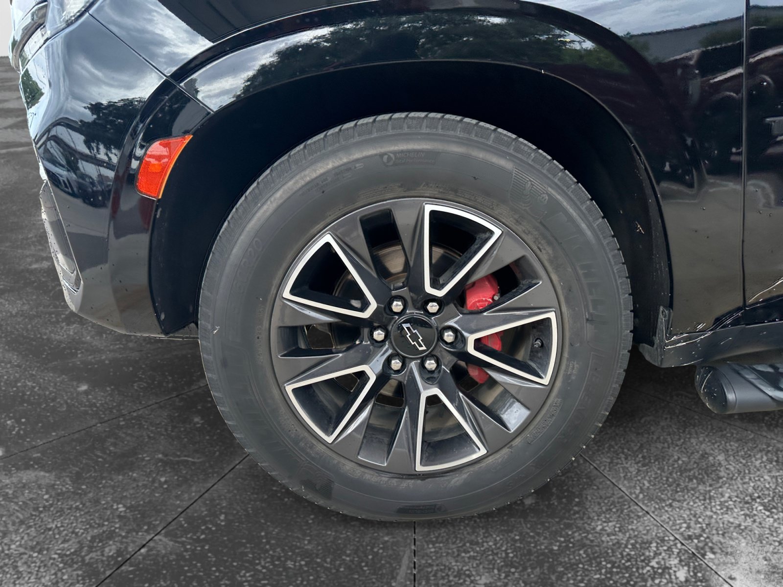 Used 2021 Chevrolet Tahoe Z71 w/ Z71 Off-Road Package AWD/4WD image 9