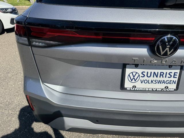 Used 2025 Volkswagen Tiguan S AWD/4WD image 37