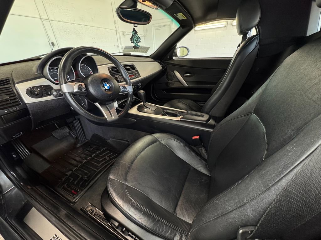 Used 2005 BMW Z4 2.5i RWD image 13