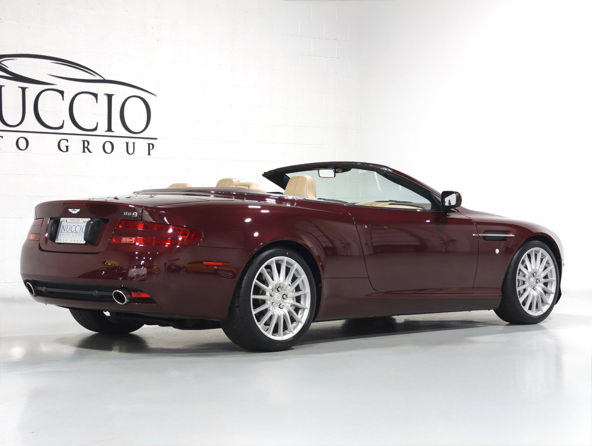 Used 2006 Aston Martin DB9 Volante RWD image 9